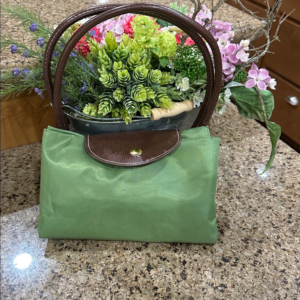 Designer luxury look travel bag, medium size